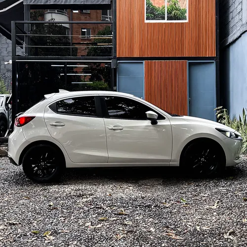 Mazda 2 Grand Touring LX B2+