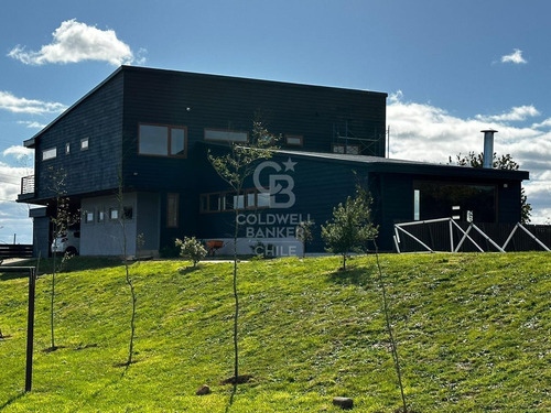 Casa Cerca De Puerto Varas Con Vista Al Lago Y Volcanes