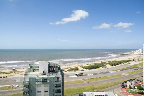 Torre Moderna A Pasos Del Mar, Dpto De 2 Dormitorios, Piso Alto. 