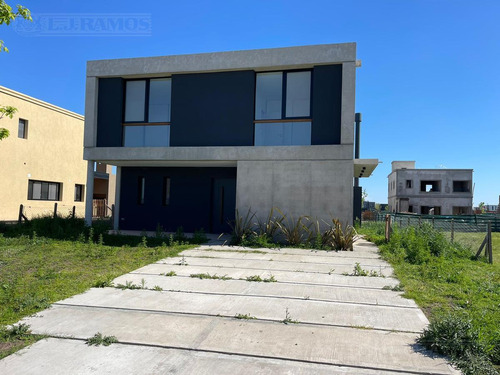 Casa En El Barrio Araucarias - Puertos - Escobar