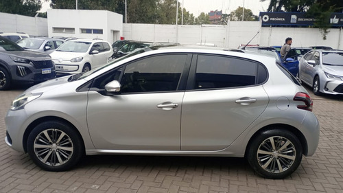 Peugeot 208 1.6 Feline