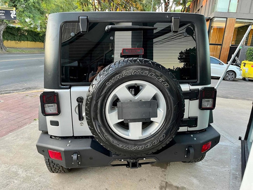 Imagen 13 de 18 de Jeep Wrangler 2011 3.8 Sport Unlimited 199cv Atx