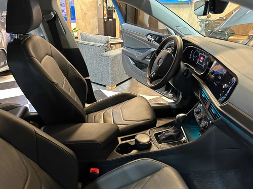 Imagen 11 de 25 de Volkswagen Vento 2021 1.4 Highline 150cv At No Passat Hybrid