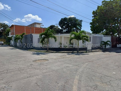 Casa En Venta Este De Barquisimeto. Urbanizacion Patarata 24-17701 As-a