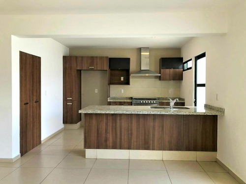 Imagen 3 de 21 de Se Vende Casa En El Refugio, Alberca, Frente Al Parque, Segu