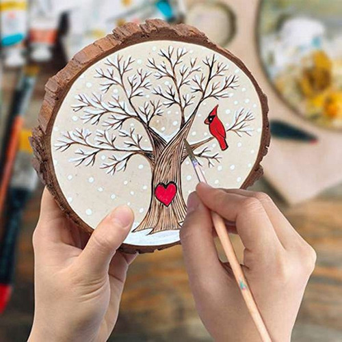 A Láminas De Madera De Pino Cortadas En Troncos De Madera,