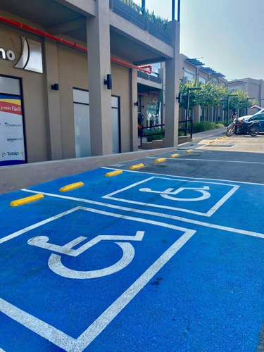 Rental De Locales Comerciales Plaza Paseo Zakia Queretaro