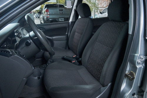 Imagen 16 de 17 de Ford Focus 1.6 Ambiente Mp3