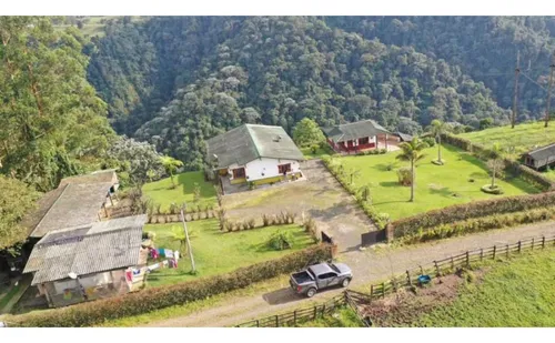 Finca Ganadera Con Espectacular Vista A La Reserva De Barbas