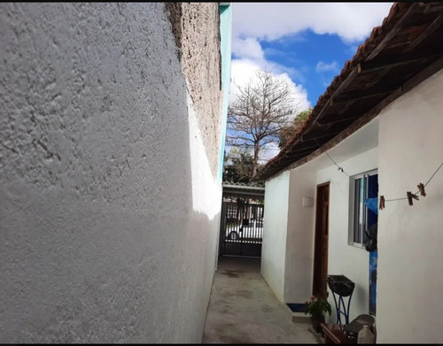 3 Casas No Terreno. Ótima Fonte De Renda Com Aluguéis
