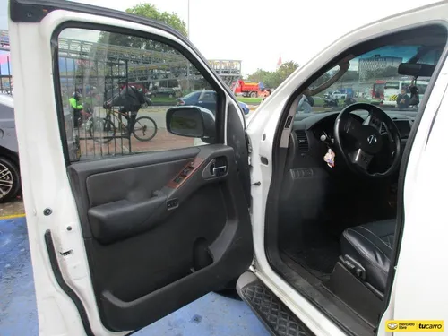 Nissan Pathfinder Le 4x4 2500cc At Aa