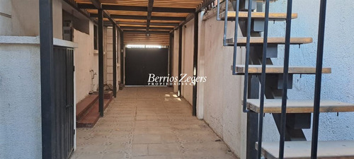 Casa En Venta 5 Dormitorios, Estar, Cercana A Metro En Ñuñoa