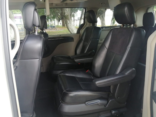 Imagen 10 de 15 de Chrysler Town & Country Limited 2012