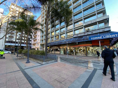 Imagen 1 de 14 de Oficina Sobre Plaza Cagancha , Con Gge