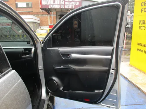 Toyota Hilux 4x4 2400cc Mt Aa