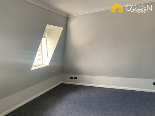 Casa En Venta De 7 Dorm. En Concón