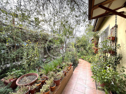 Casa En Venta De 4 Dorm. En Macul