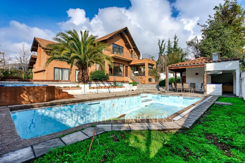 Casa Con Gran Terreno A Pasos De Los Trapenese