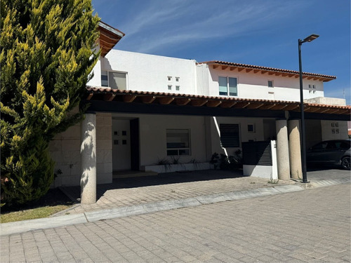 Privada Lomas I/ Con Equipo De Aire Acondicionado