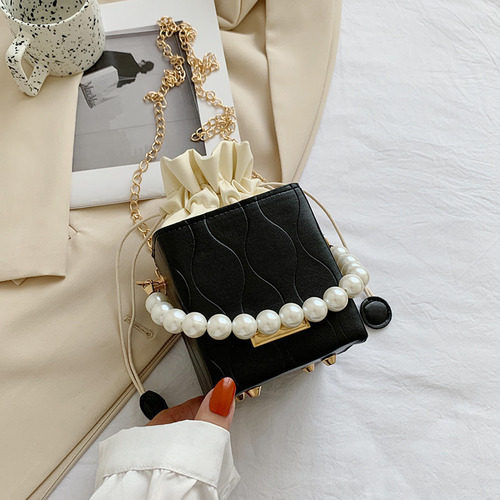 Bolsa Pearl Chain Box De Verano 2023 Color Negro