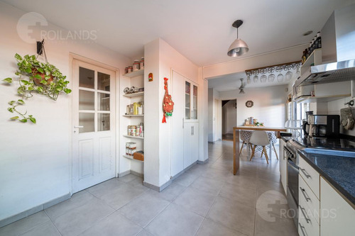 Venta Casa 6 Ambientes Con Pileta, Quincho Y Cochera En Olivos, Acepta Permuta