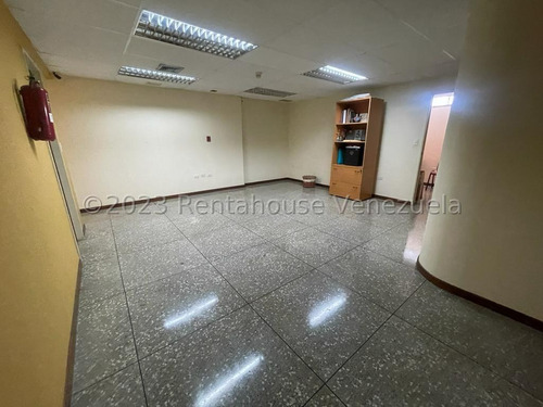 Local Deposito Con Oficina En Alquiler En La Trinidad Al Lado De Farmatodo Excelente Ubicacion En Edificio Industrial Con Ascensor De Carga Y Puesto De Estacionamiento Ideal Distribuidora 24-15240