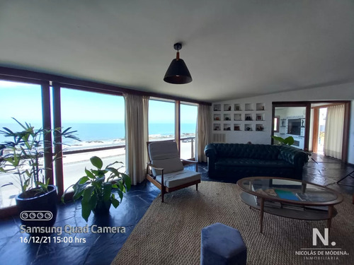 Vende Casa En Excelente Estado, Reciclada. De 6 Dormitorios En Peninsula. Punta Del Este