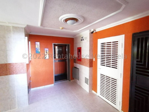 Imagen 22 de 30 de Apartamentos En Venta En La Pastoreña Zona Este Barquisimeto, Lara 22-25447 Romer Gonzalez Profesional Inmobiliario Renta House