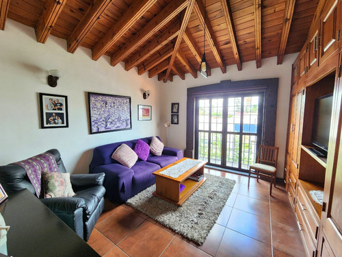 Casa Colonial En El Corazón De Juriquilla 5 Recámaras Completas, Una En Planta Baja Alberca Propia Am
