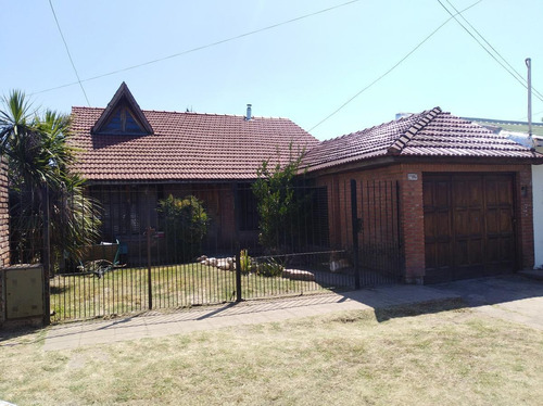 Imagen 2 de 18 de Venta De Casa De 4 Ambientes Con Pileta En Quilmes