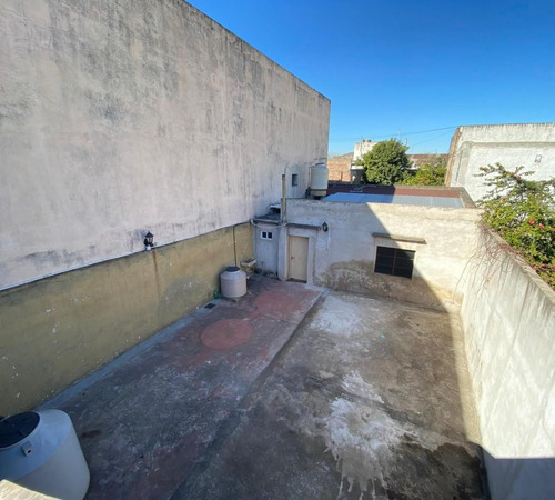 Venta De Casa Con Garaje, Local Y Galpón