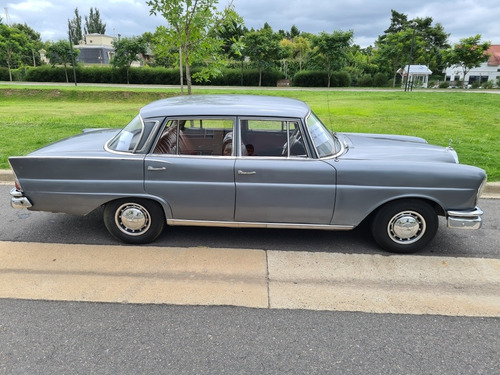Mercedes Benz 220s