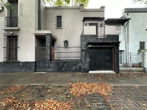 Casa De 4 Dormitorios En 2 Plantas Con Cocheras, Quincho, Patio Y Pileta