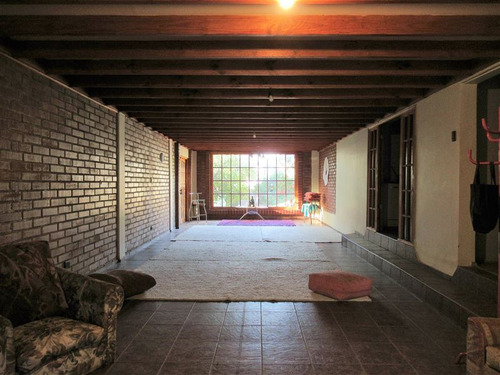 Casa En Venta De 8 Dorm. En La Florida