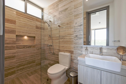 Apartamento Amueblado En Alquiler En Cap Cana, Punta Cana 2 Habitaciones + Servicio, Terraza Frente Al Lago