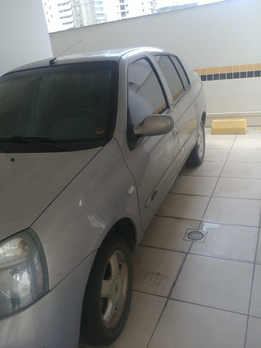 Renault Clio Sedan Privilege 1.0 16v . Hi Flex