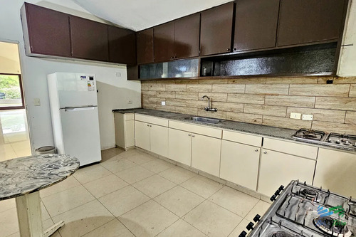 Venta De Casa 3 Dormitorios Y Servicio En El Golf Punta Del Este