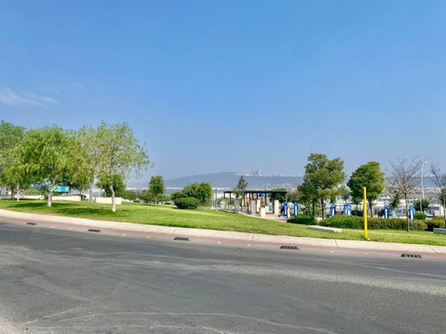 Rental De Locales Comerciales Plaza Paseo Zakia Queretaro