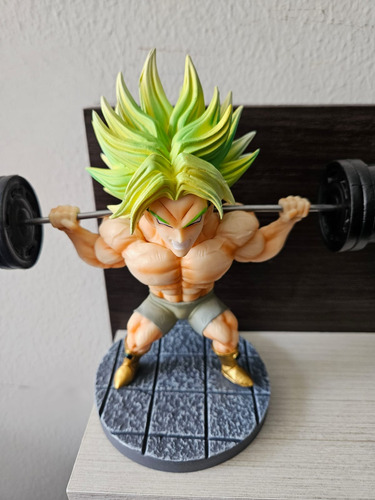 Figura Broli Ssj Entrenando Con Pesas - Dragon Ball Z