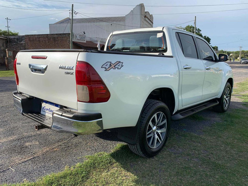 Toyota Hilux 2.8 Cd Srx 177cv 4x4 At 2017