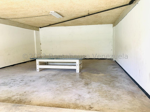 Ss: Vende Apartamento 23-26449 En Las Esmeraldas De 154 M2, 4h/3b/2pe