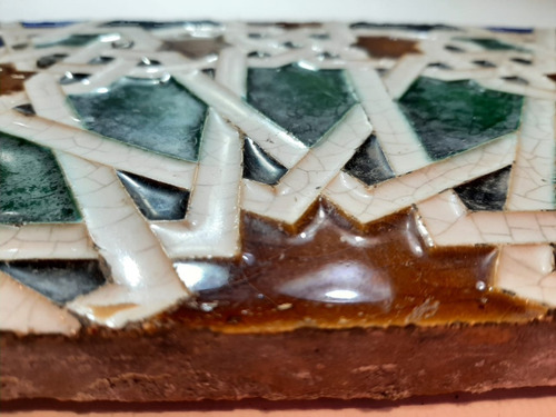 Imagen 2 de 3 de Antigua Mayólica Azulejo Relieve Con Diseño Mudéjar 7637