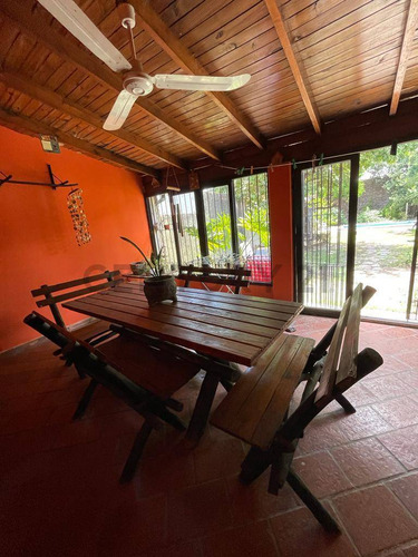 Venta Casa 5 Ambientes - Padua Centro - Con Parque Y Pileta