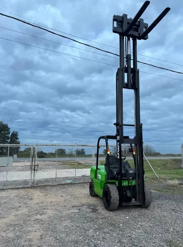 Autoelevador Sampi 3500kg Torre Triple C/desp Motor Izusu