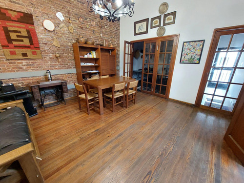 Casa En Venta De 250m² Con 7 Ambientes 2 Plantas Con Terraza Libre. Apto Crédito Rosario, Santa Fe