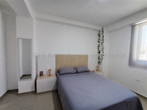 Moderno Apartamento En Venta Concepto Amerciano Remodelado Conjunto Privado Las Carolinas Turmero Vigilancia Pozo Estef 24-3492