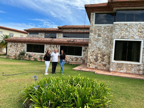 En Venta Espectacular Casa En Urb Privada San Diego De Los Altos In. Ma. Fda