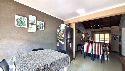 Casa 5 Ambientes Pileta Lavadero Cochera Y Quincho