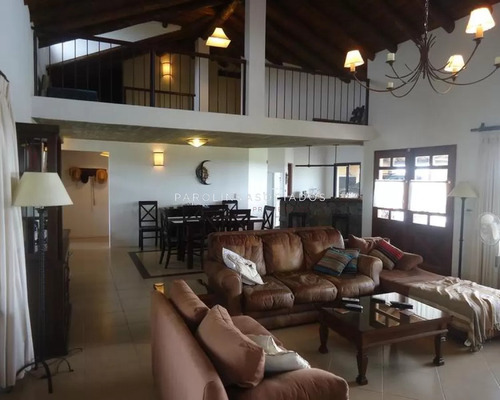 Casa En Venta De 4 Dormitorios En El Quijote, La Barra
