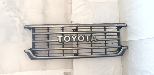 Parrilla Frontal Toyota  Autana Burbuja Año 92-99